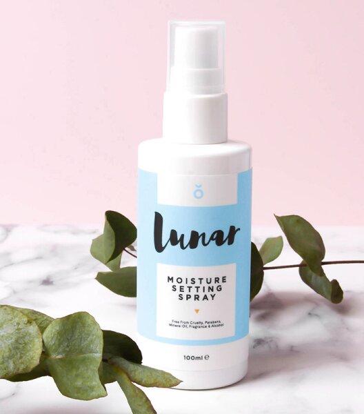 Lunar Glow Moisturising Setting Spray Gesichtsspray