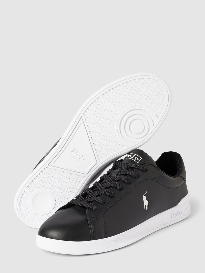 Sneaker mit Label-Detail in schwarz