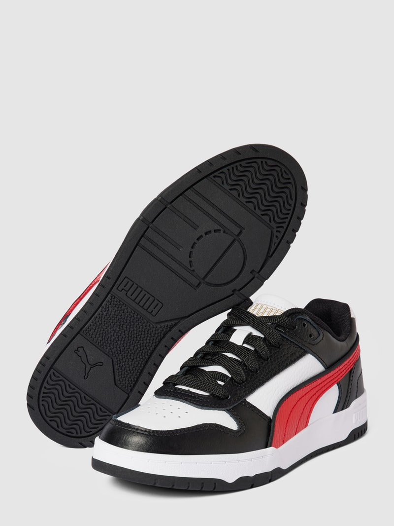 Sneaker mit Label-Detail in weiß