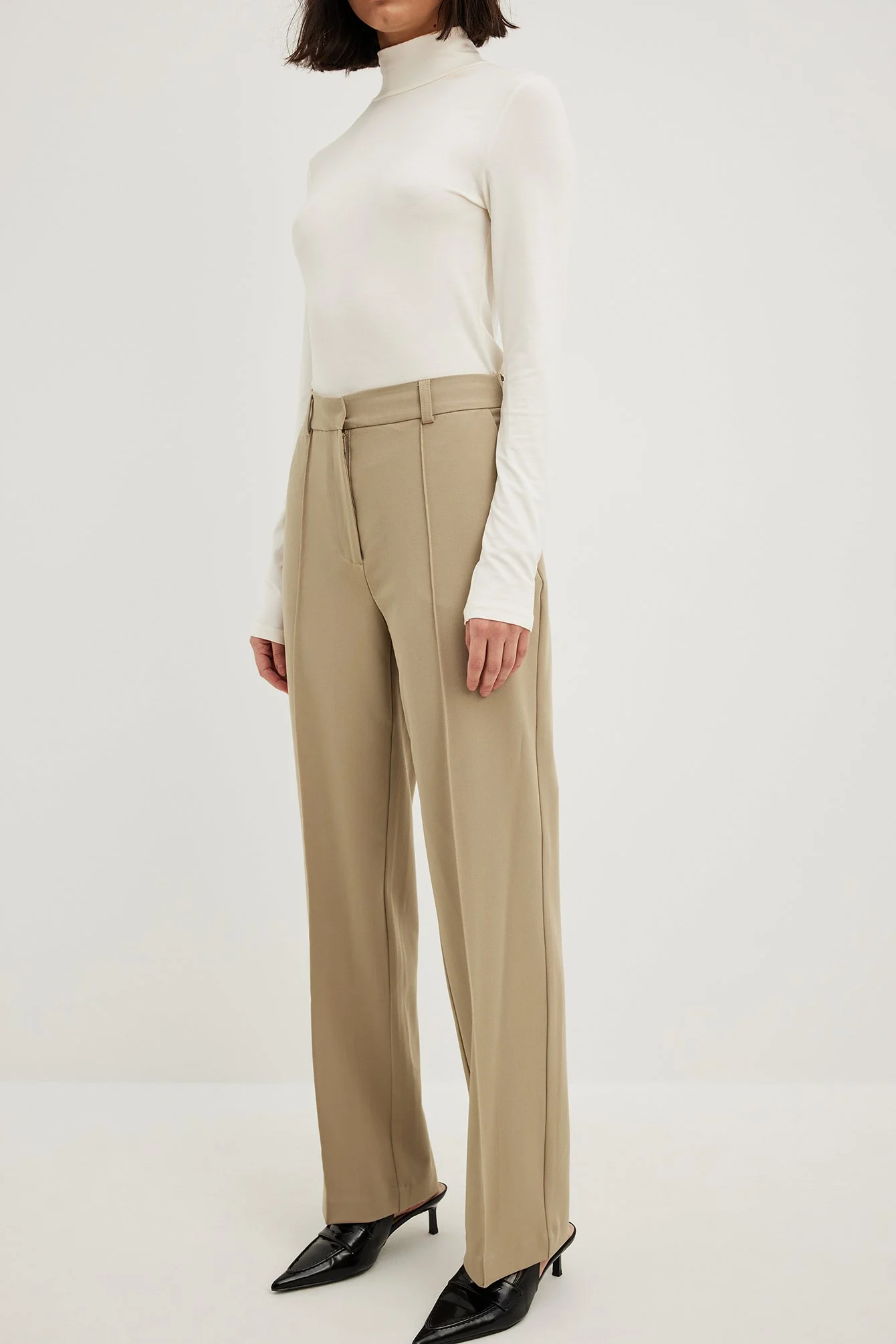 Anzughose mit mittelhoher Taille und Nahtlinie