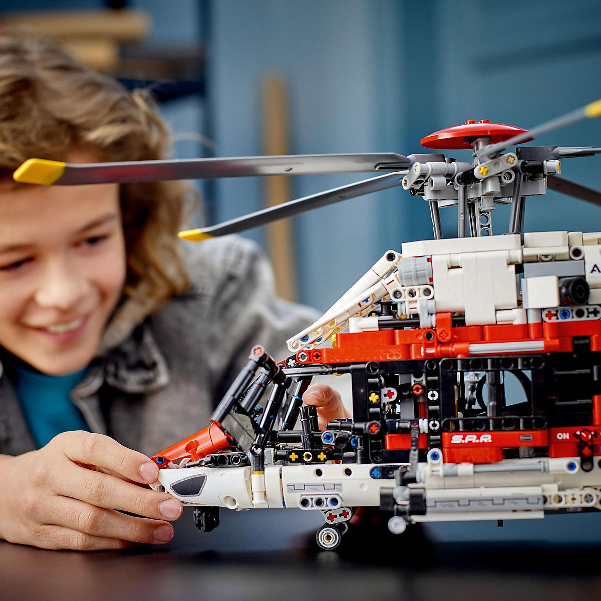 LEGO® Technic 42145 Airbus H175 Rettungshubschrauber