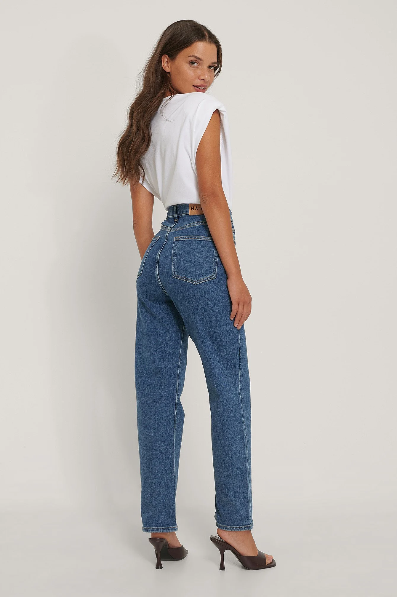 Gerade geschnittene Jeans mit hoher Taille