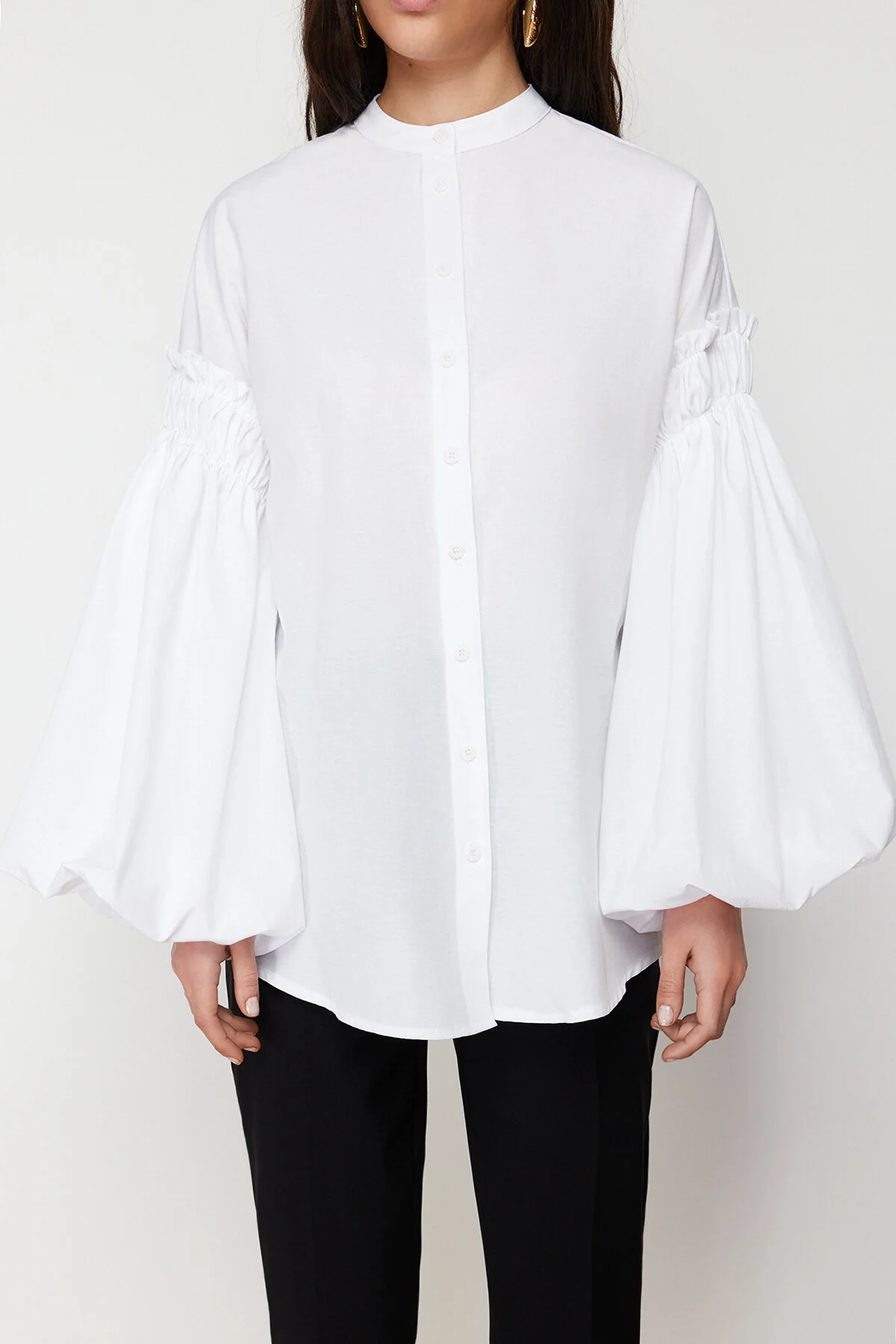 Trendyol Modest  Weißes gewebtes Baumwollhemd mit Ballonärmeln TCTSS24TG00048