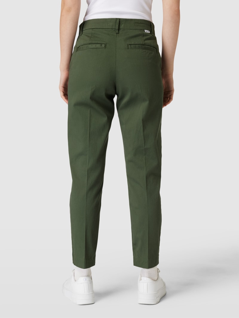 Chino mit französischen Eingrifftaschen in olivgrün