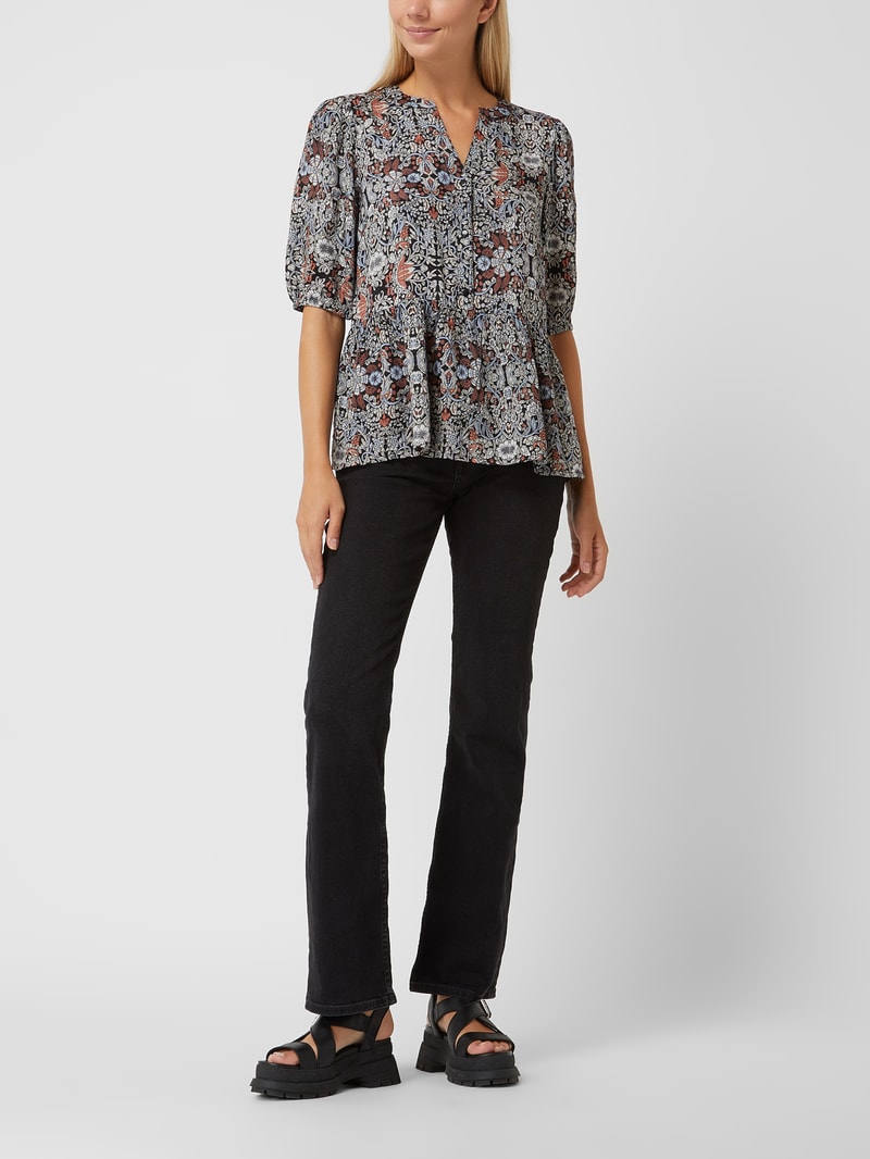 Bootcut Jeans mit Stretch-Anteil in schwarz