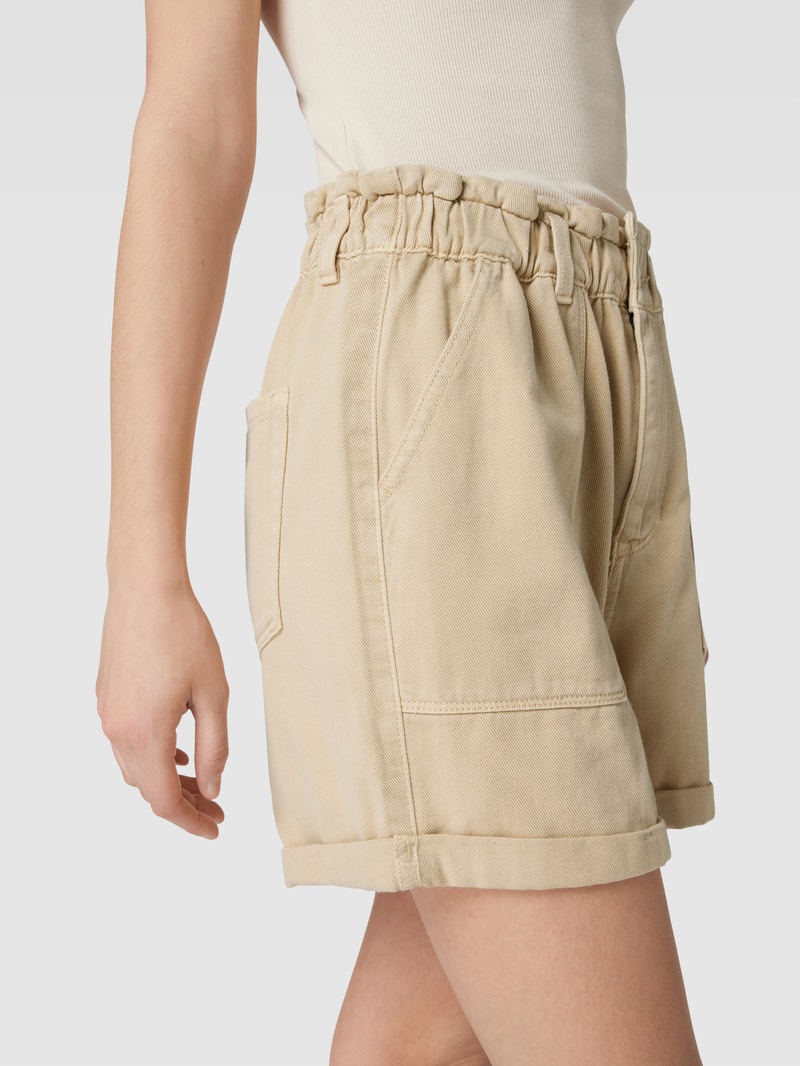 Shorts mit seitlichen Eingrifftaschen in sand