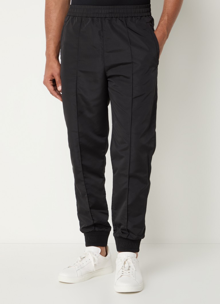 Pantaloni scurți Petite de la Armani Exchange cu cizme din piele.