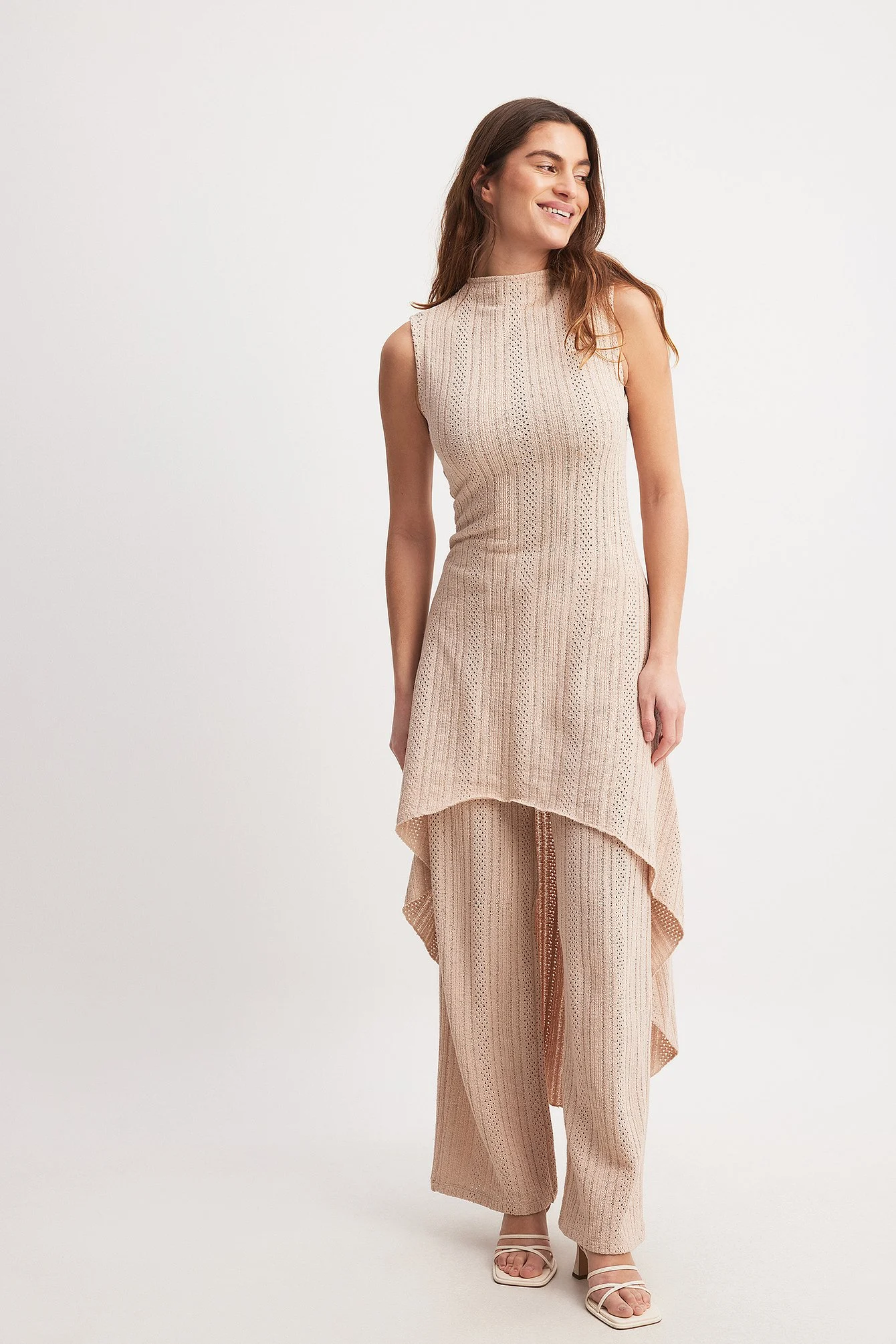 Gehäkeltes ärmelloses Midikleid