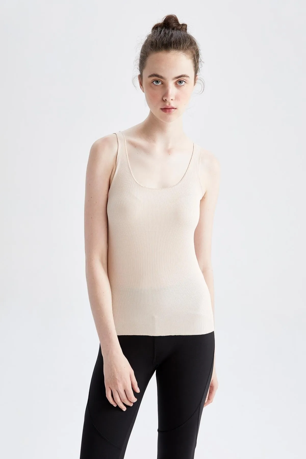 DeFacto  Passform: Slim-Fit-Unterhemd mit Rundhalsausschnitt