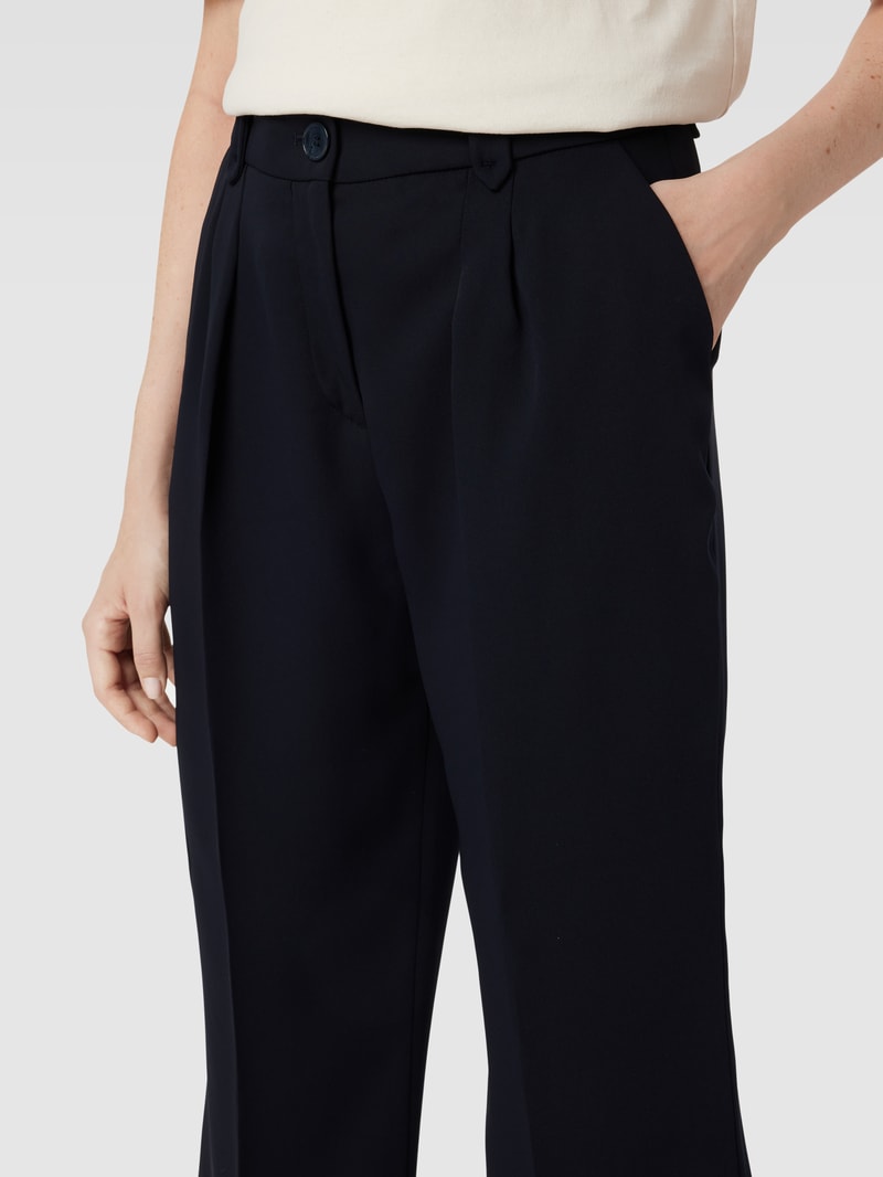 Hose mit Bundfalten in marineblau