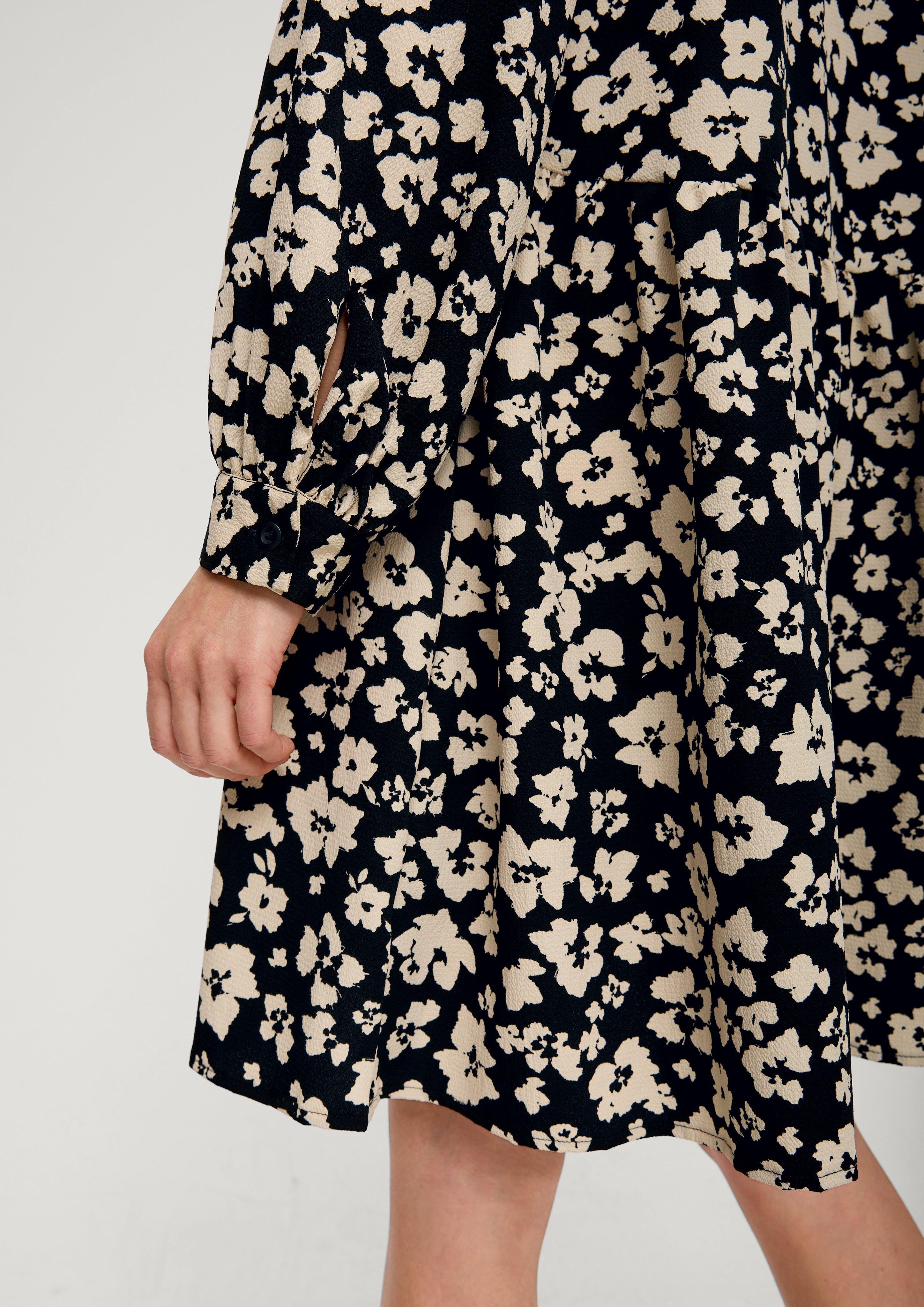 Crêpe-Kleid mit Allover-Print  2133453-99A0