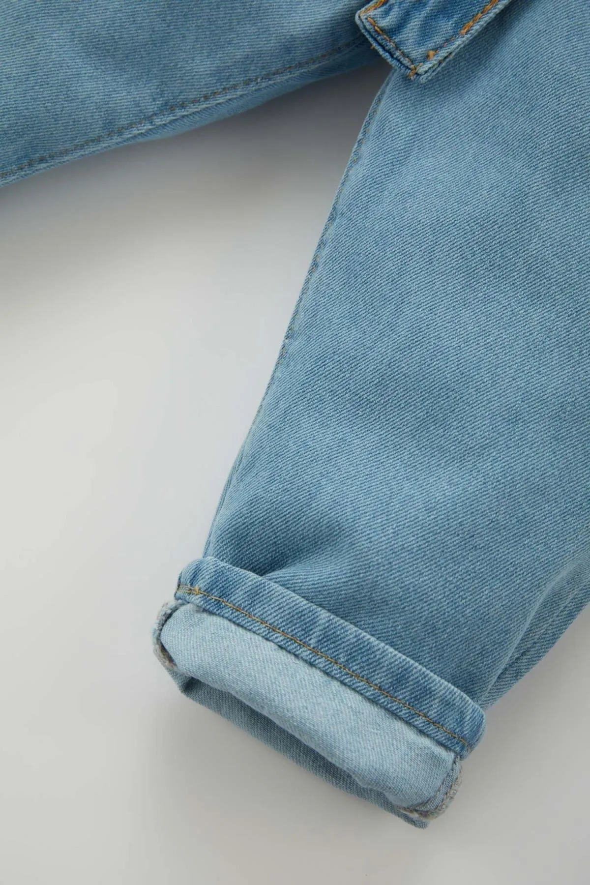DeFacto  Jeanshose mit normaler Passform für Babys, Mädchen