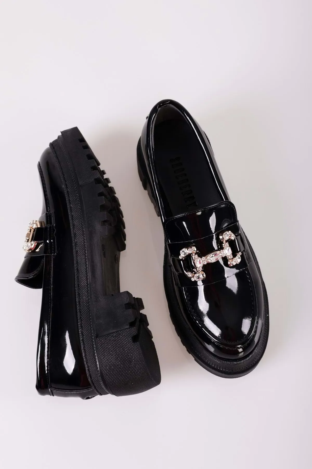 Shoeberry  Damen-Loafer Lucie aus schwarzem Lackleder mit Steinschnalle