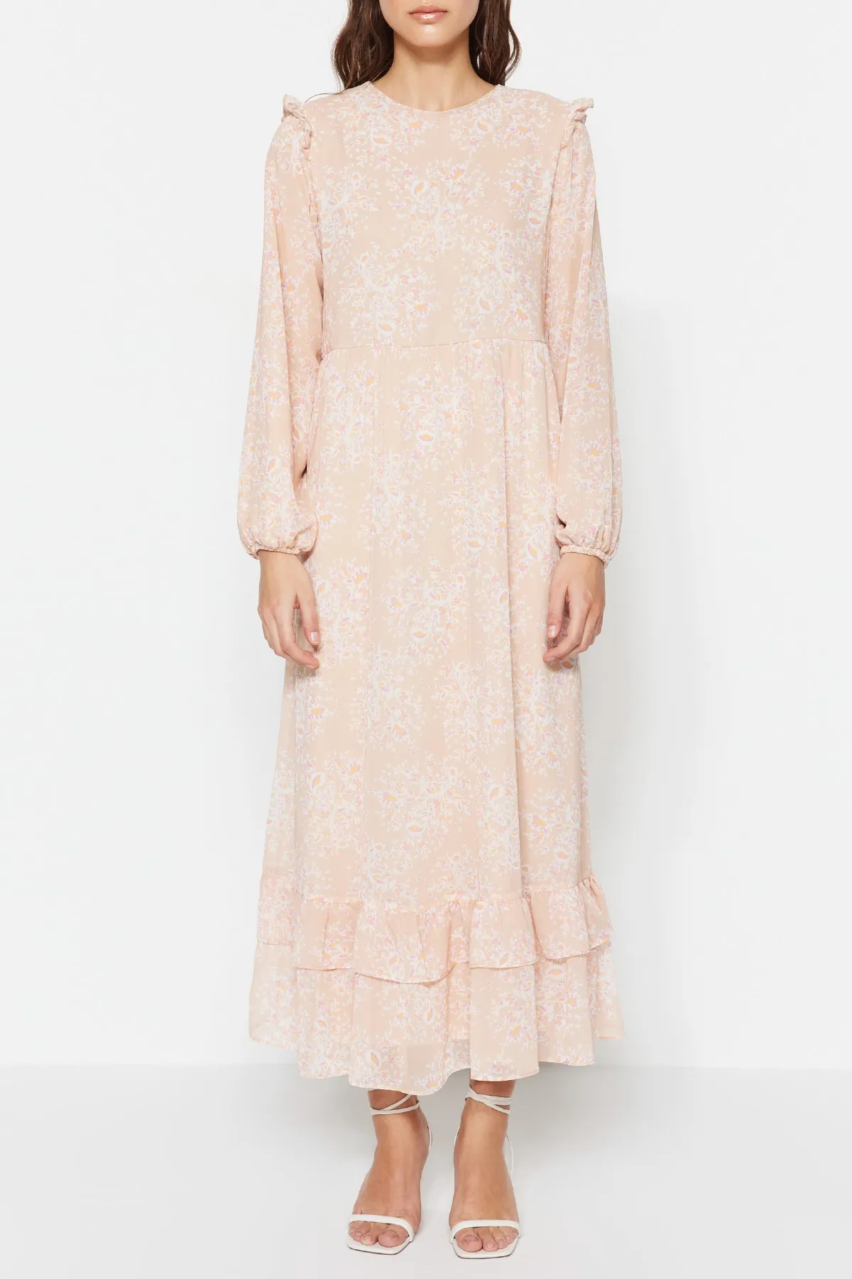 Trendyol Modest  Hellrosa Kleid aus gewebtem Chiffon mit Blumenmuster, Rüschen an der Schulter und Futter TCTSS23EB00143