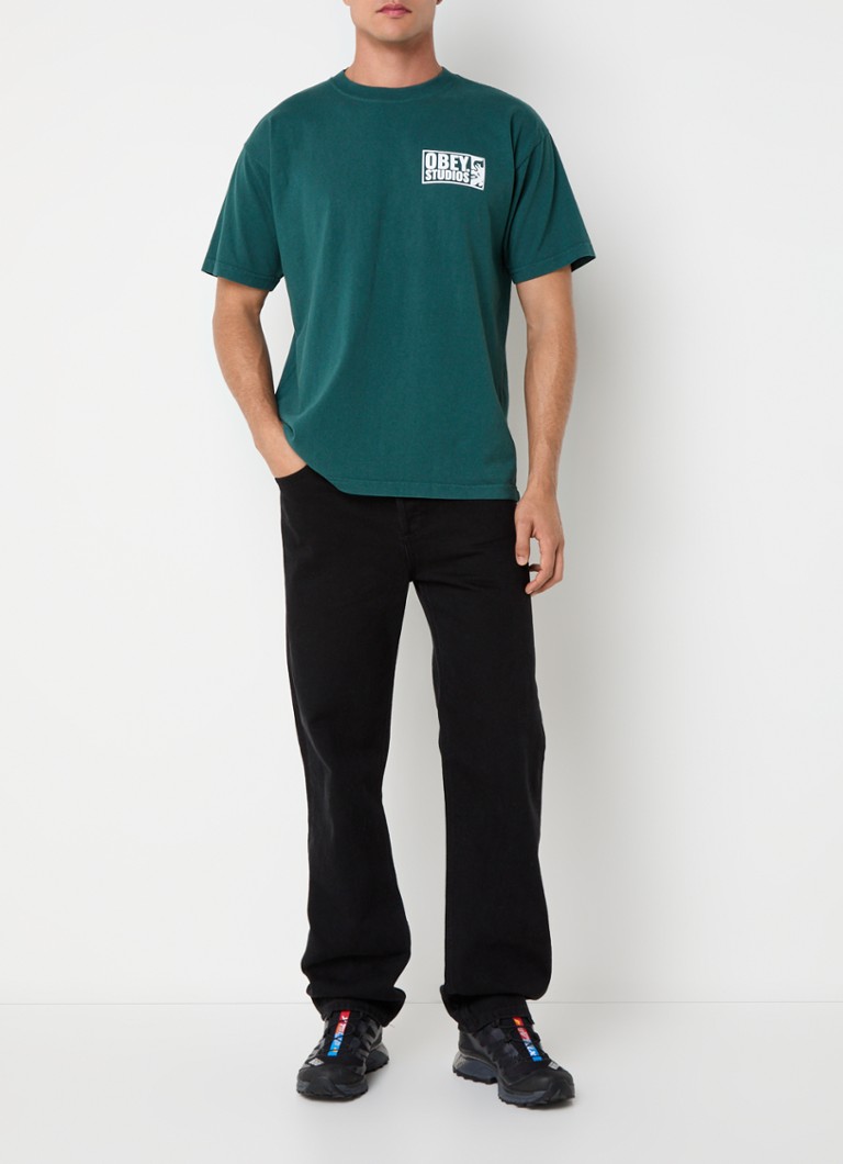 Tricou Obey Studios Icon cu logo și imprimeu pe spate.