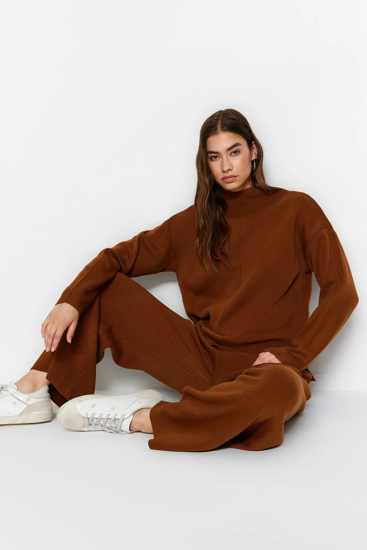 Trendyol Collection  Braunes Strickoberteil- und -unterteil-Set mit normaler Hose TWOAW21AU0060