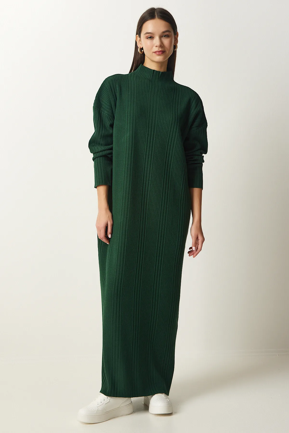 Happiness İstanbul  Dunkelgrünes Oversize-Strickkleid mit hohem Kragen für Damen XN00001