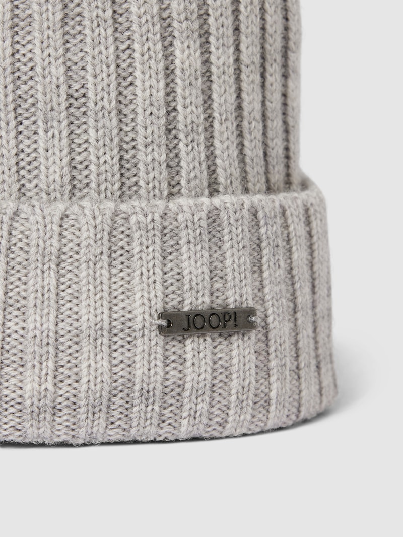 Beanie mit Label-Applikation Modell 'FRANCIS' in mittelgrau