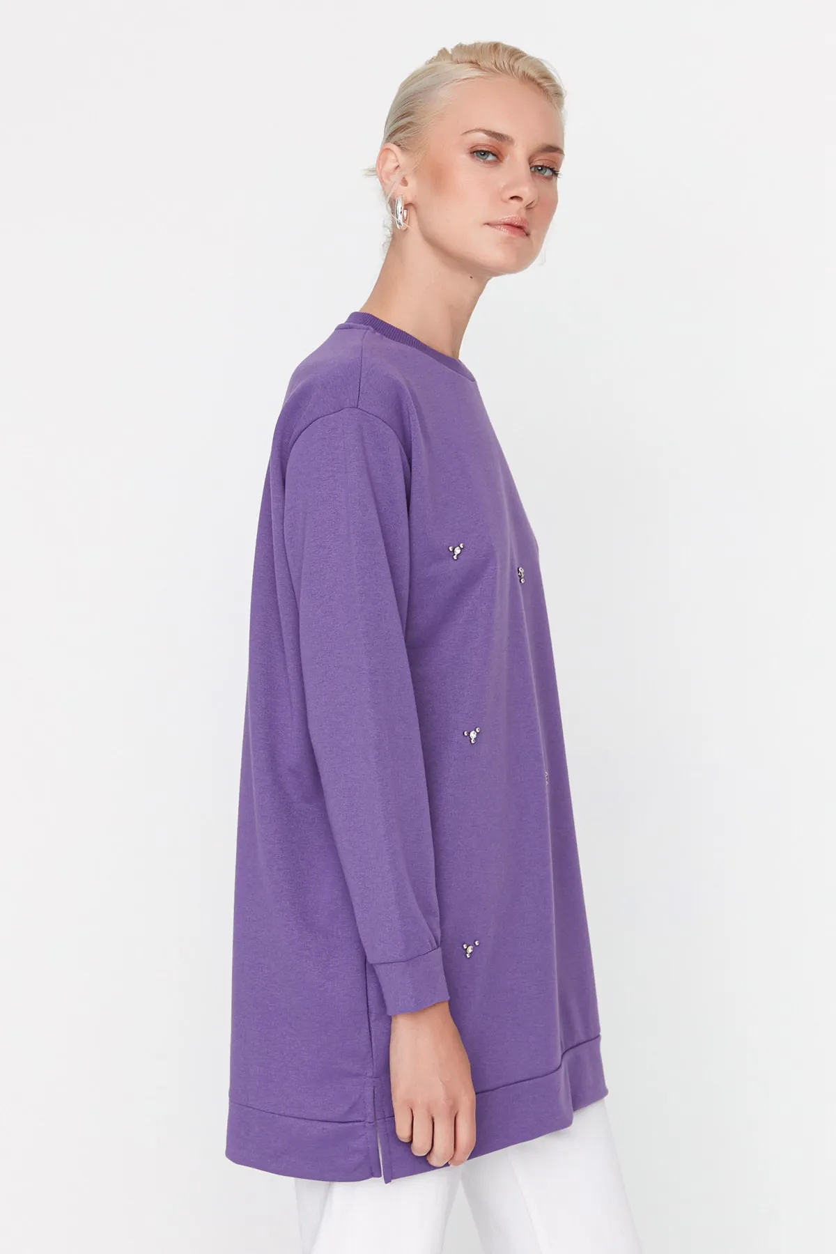 Trendyol Modest  Dunkelviolette Stricktunika mit Rundhalsausschnitt und Steindetail TCTSS22TN0072