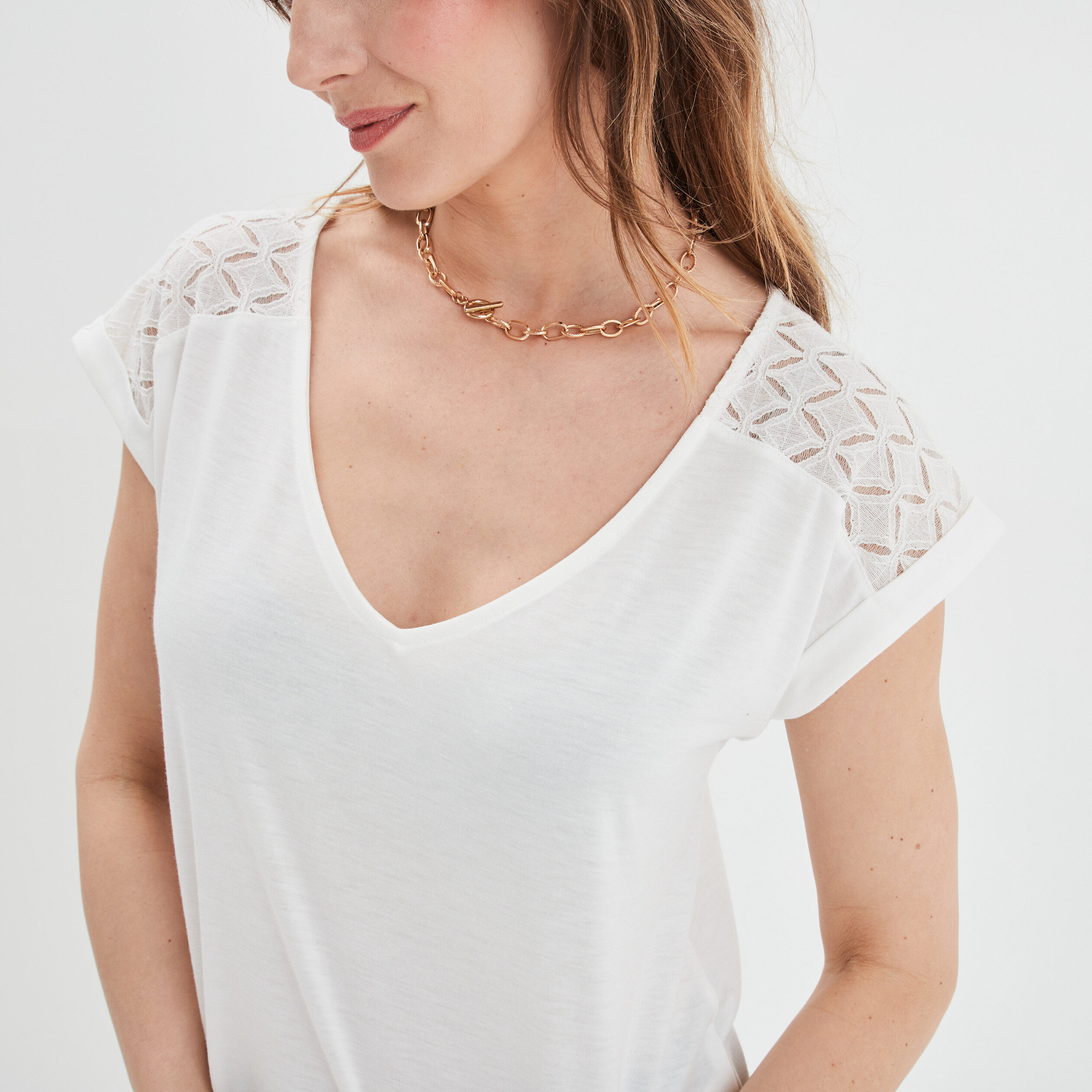 T-shirt col en V dentelle épaules et dos blanc femme | La Halle