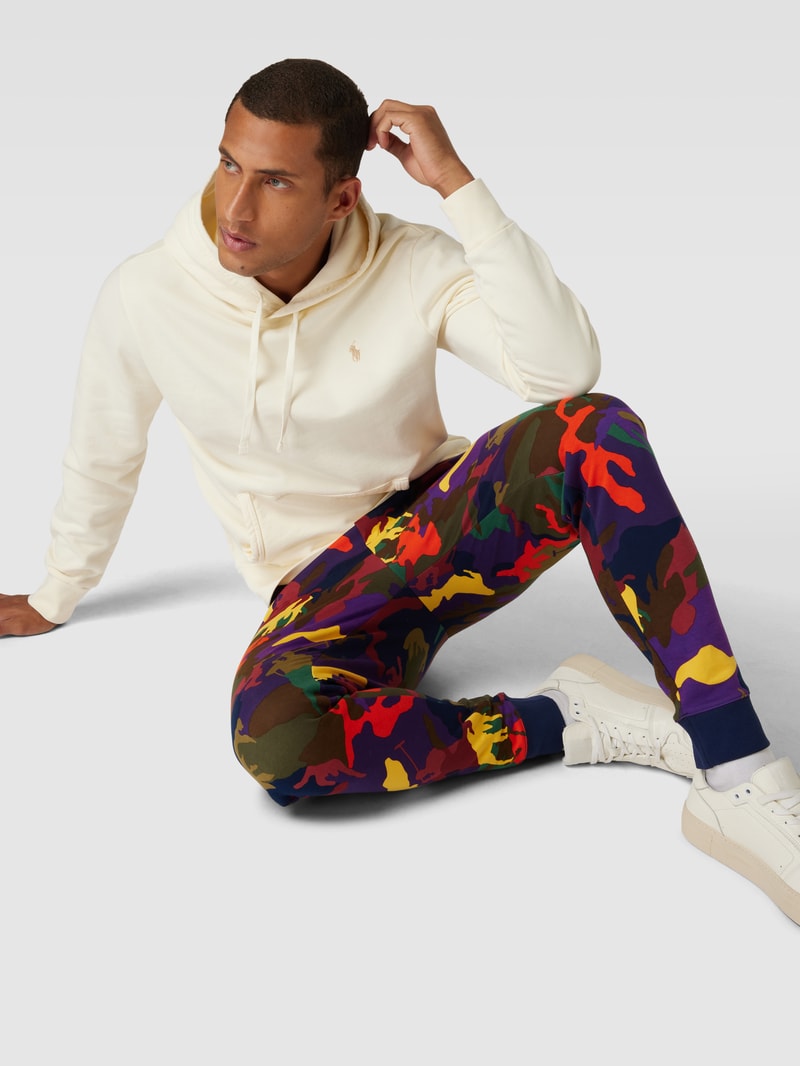 Sweatpants mit Allover-Muster in schwarz