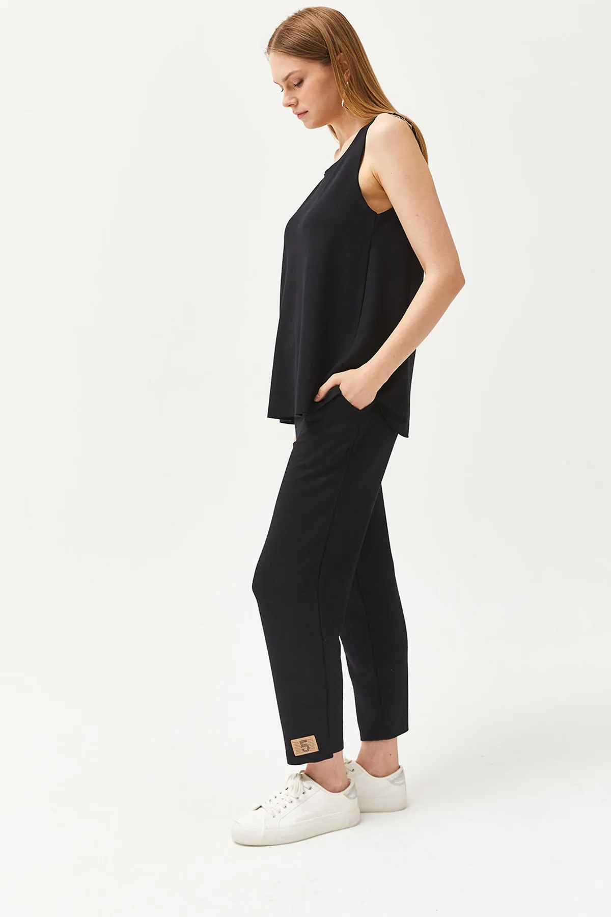 Olalook  Schwarze ärmellose, lockere Bluse für Damen mit Kristallen, Oberteil und TKM-19000271