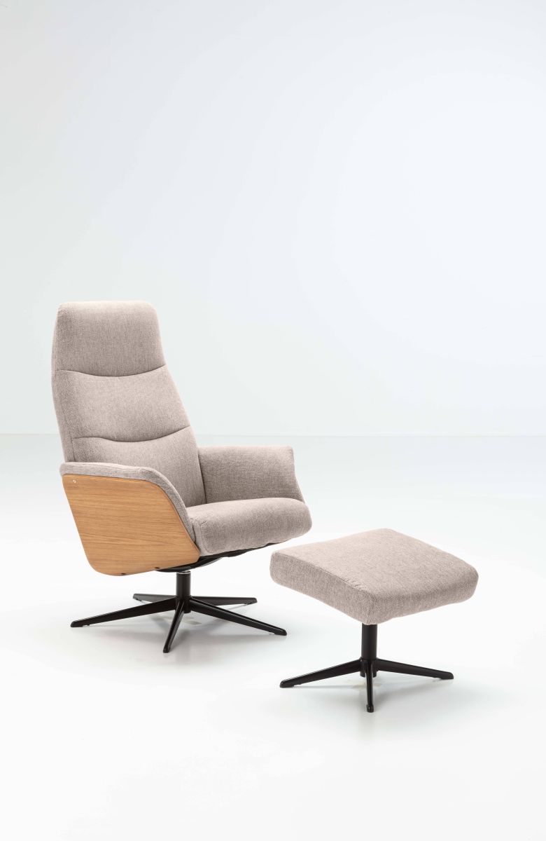 Hjort Knudsen Sessel und Hocker Brego