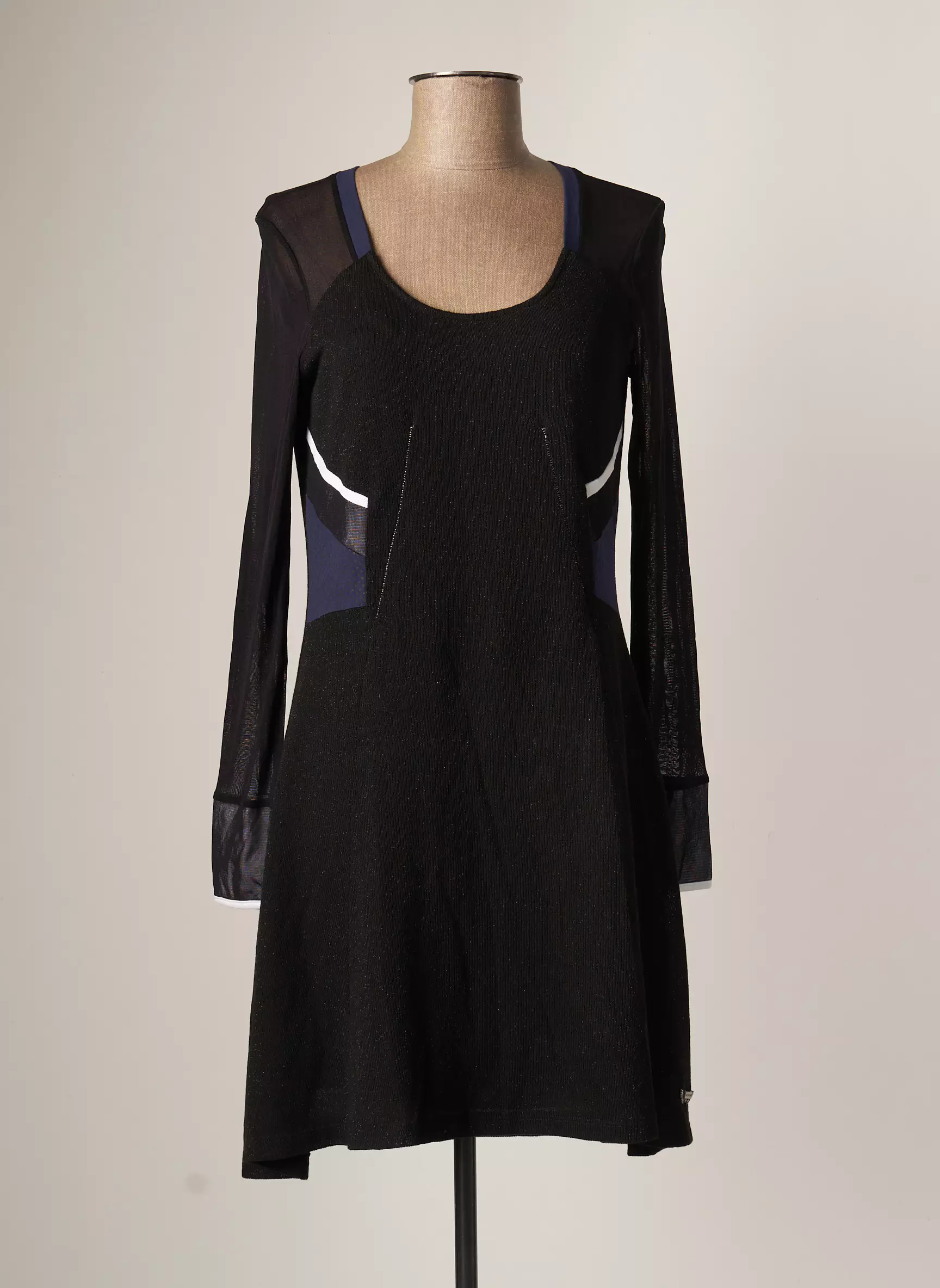 Huit Six Sept Robes Pulls Femme couleur noir