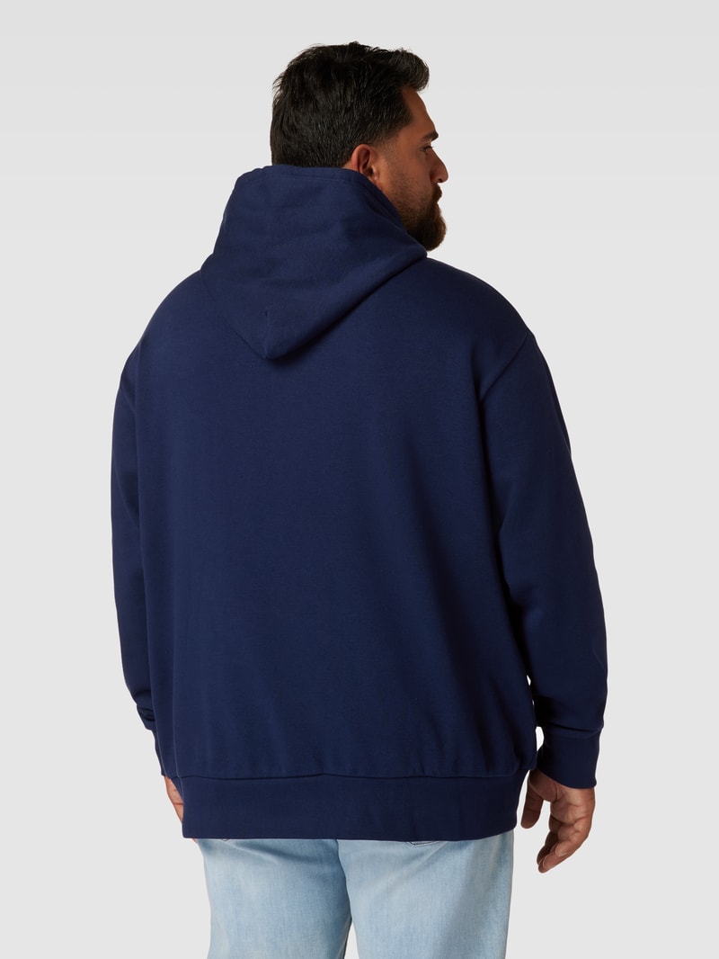 PLUS SIZE Hoodie mit Label-Print in marineblau