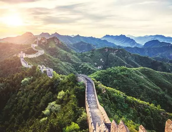 Puzzle 2000 Teile - Chinesische Mauer im Sonnenlicht