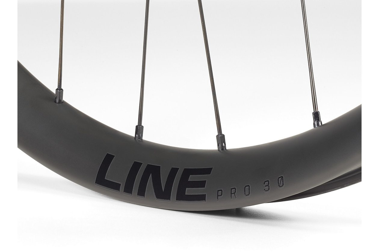 Bontrager Line Pro 30 TLR Boost 29 Carbon Vorderrad