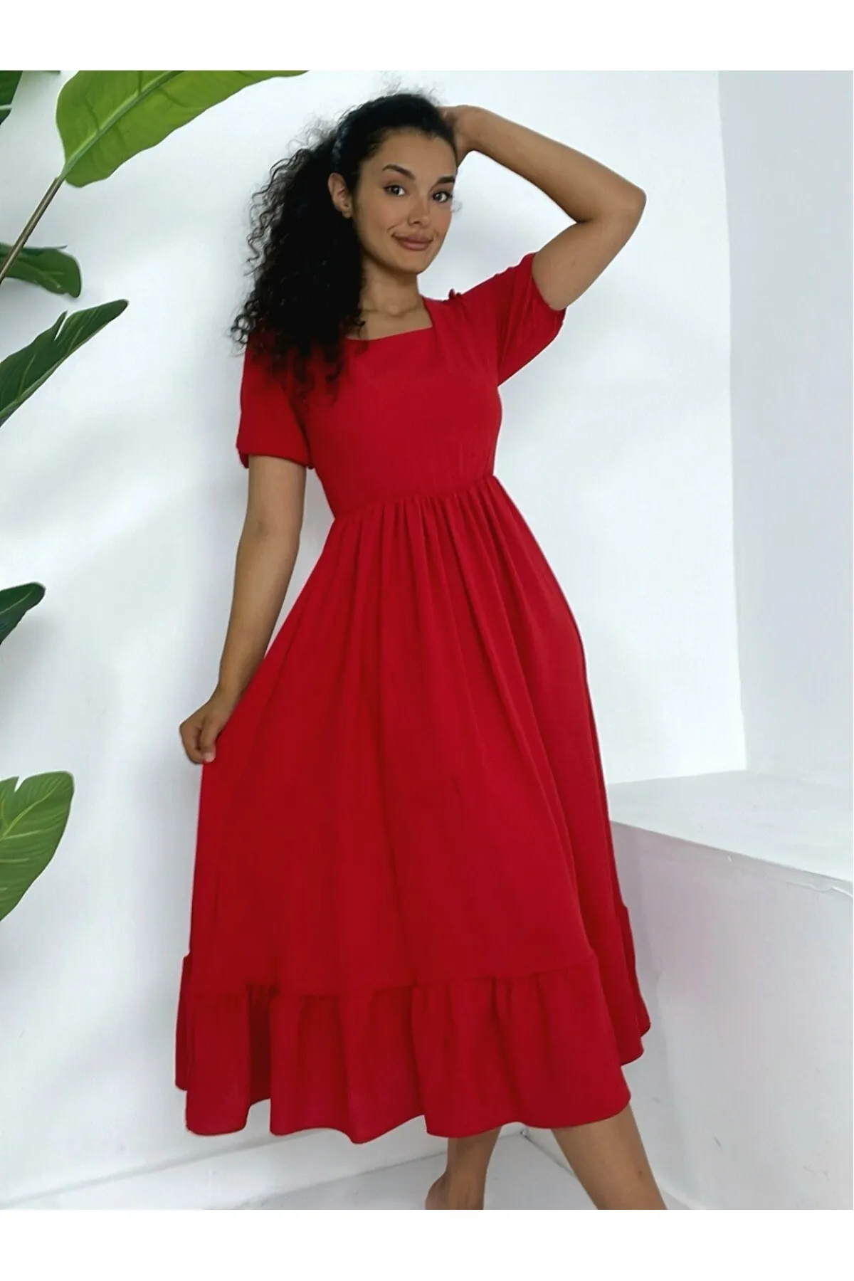 Modamorfo  Kurzärmliges Ayrobin-Kleid mit quadratischem Ausschnitt und elastischer Taille
