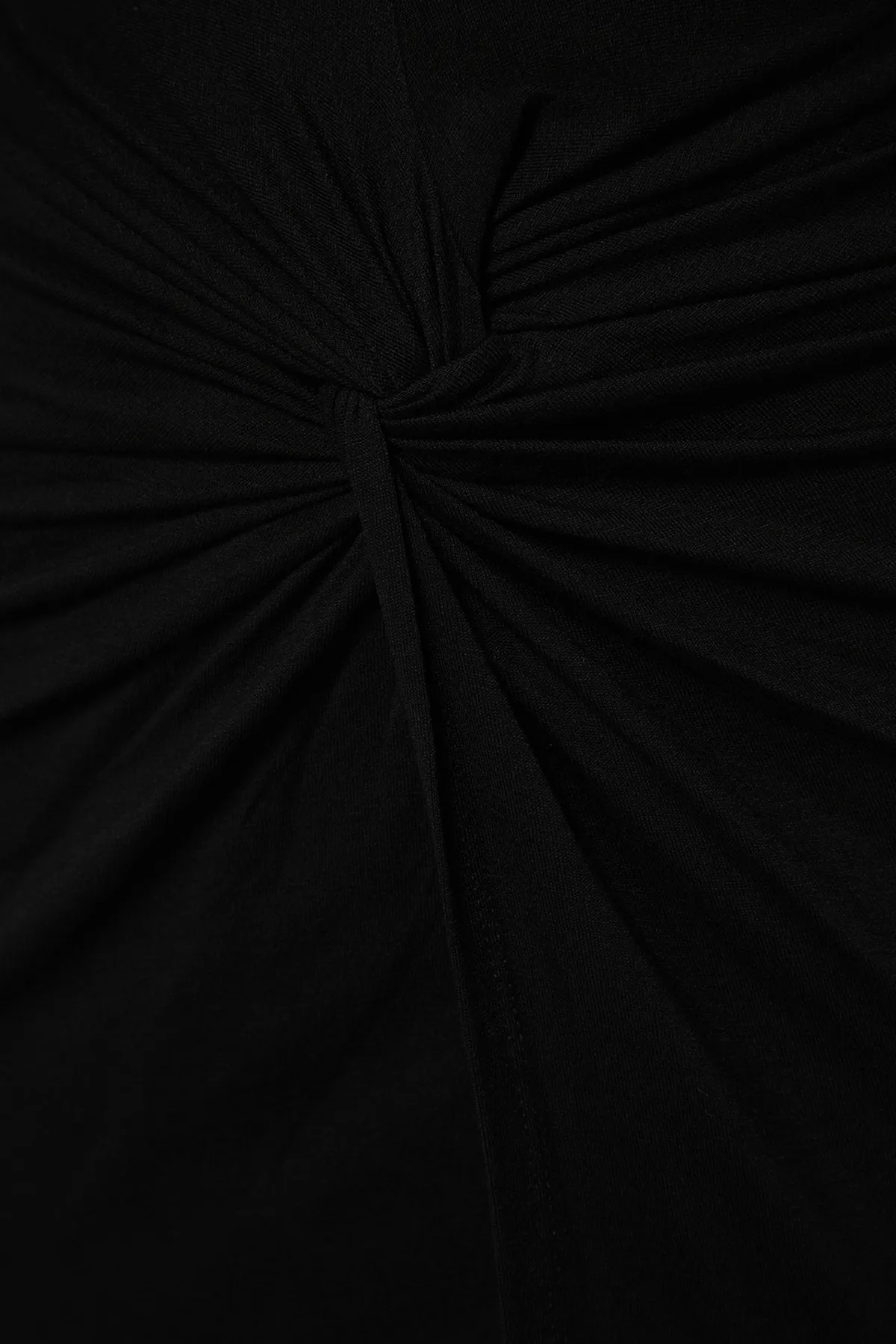 Trendyol Collection  Schwarzes, figurbetontes, gerafftes Mini-Strandkleid aus Strick TBESS24EL00109