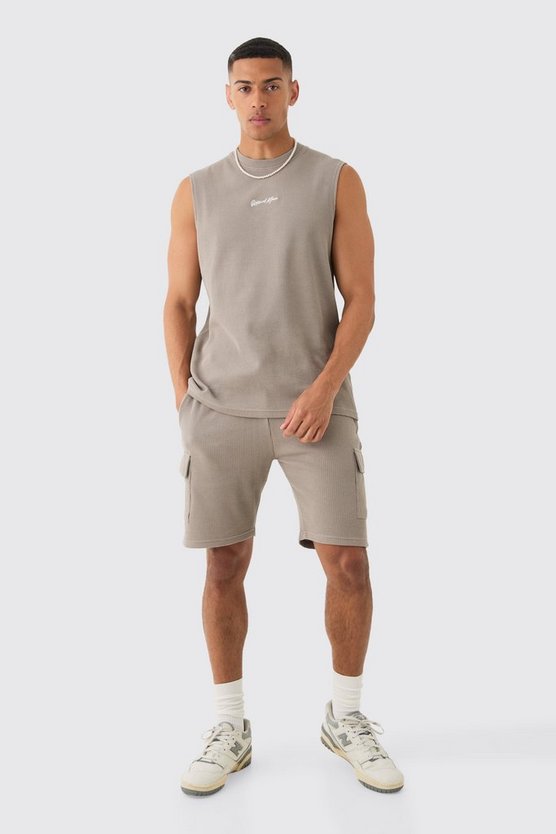 Man Tanktop & Cargo-Shorts in Waffeloptik