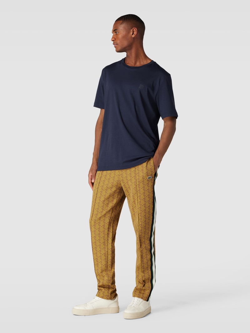Regular Fit Sweatpants mit Allover-Muster und Galonstreifen in gelb