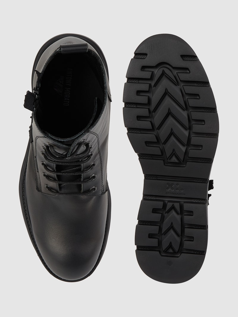 Boots in Leder-Optik in schwarz