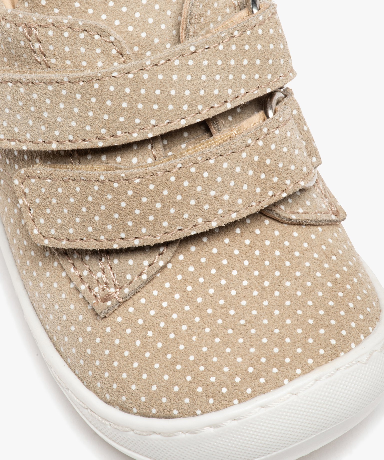 Baskets premiers pas bébé fille dessus cuir à pois – NA! beige | GEMO