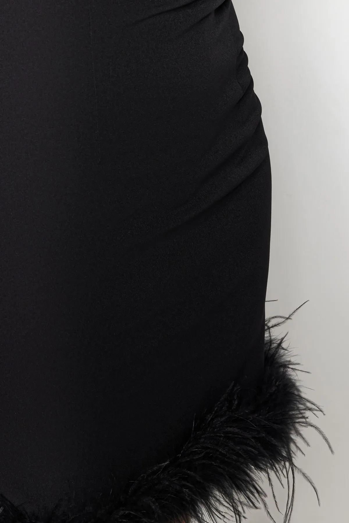 Trendyol Collection  Schwarzes, tailliertes, gewebtes, glänzendes, gesteinigtes, elegantes Abendkleid TPRSS23EL00255