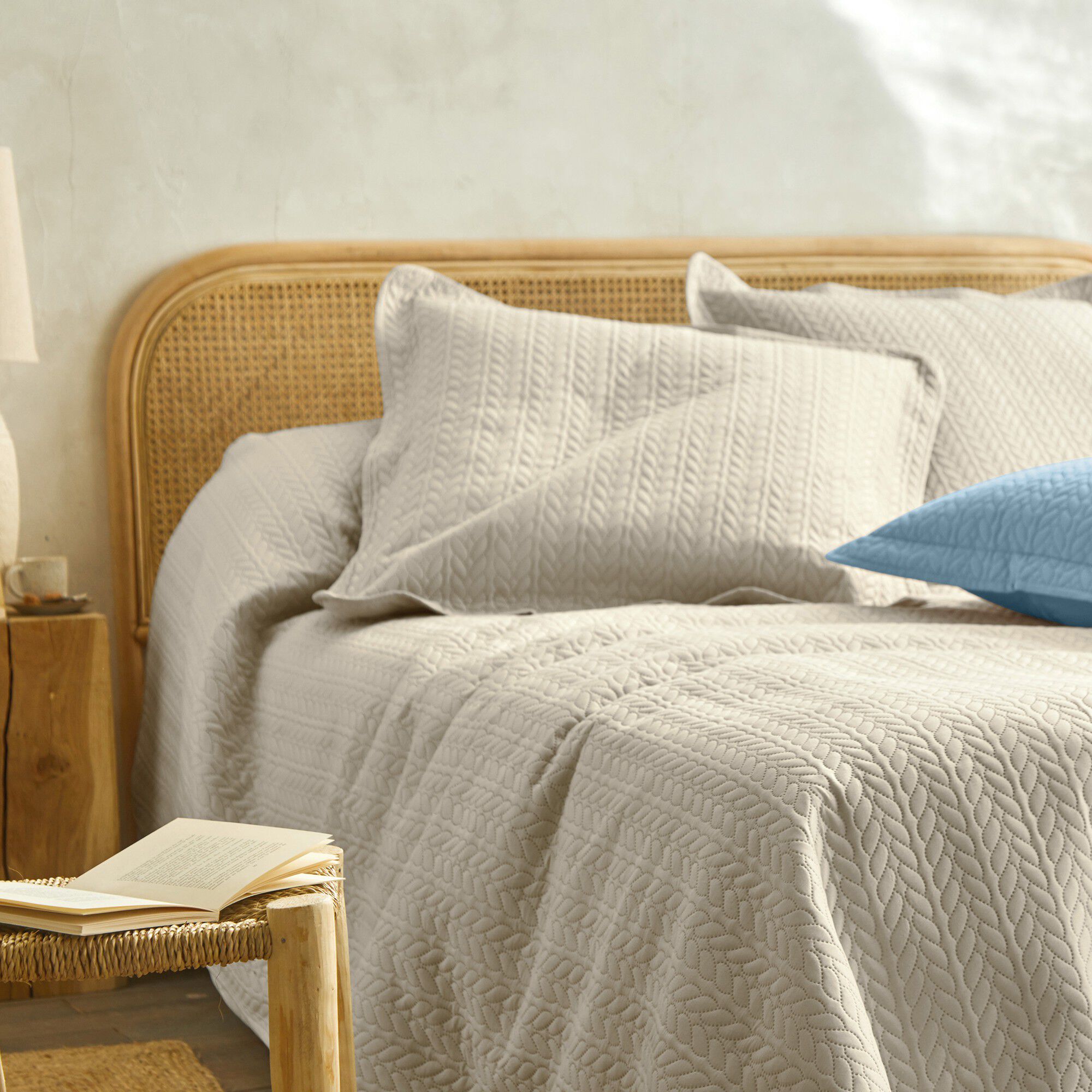 Couvre-lit matelassé microfibre motif géométrique