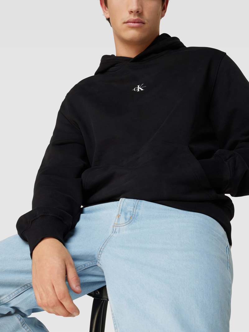 Hoodie mit Label-Print in schwarz
