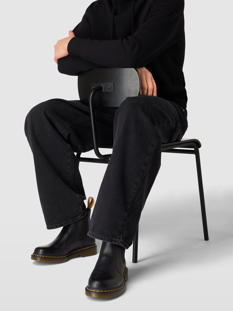 Chelsea Boots mit Gummieinsätzen Modell 'VEGAN' in schwarz