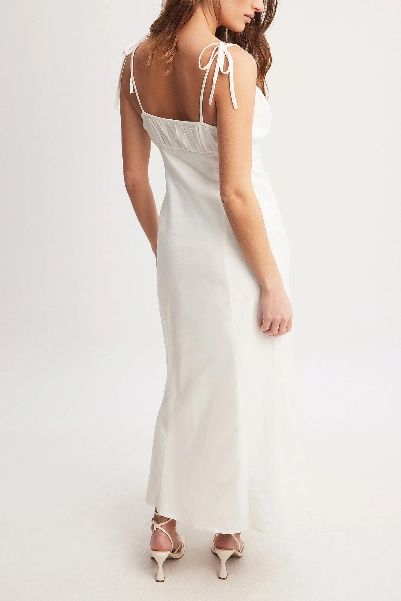 Midikleid aus Leinen-Mix mit Bändern