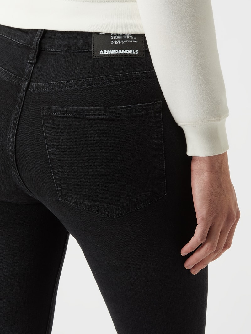 Skinny Fit Jeans mit Stretch-Anteil Modell 'Tilaa' in schwarz