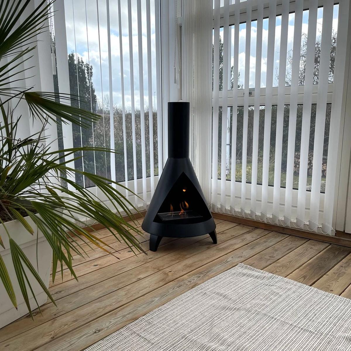 ScandiFlames Salem-Bioethanol-Kamin im Holzofen-Look, Ø 44 cm, H 80 cm, 1,9 kW, rustikales Design, für eine gemütliche Atmosphäre und angenehme Wärme