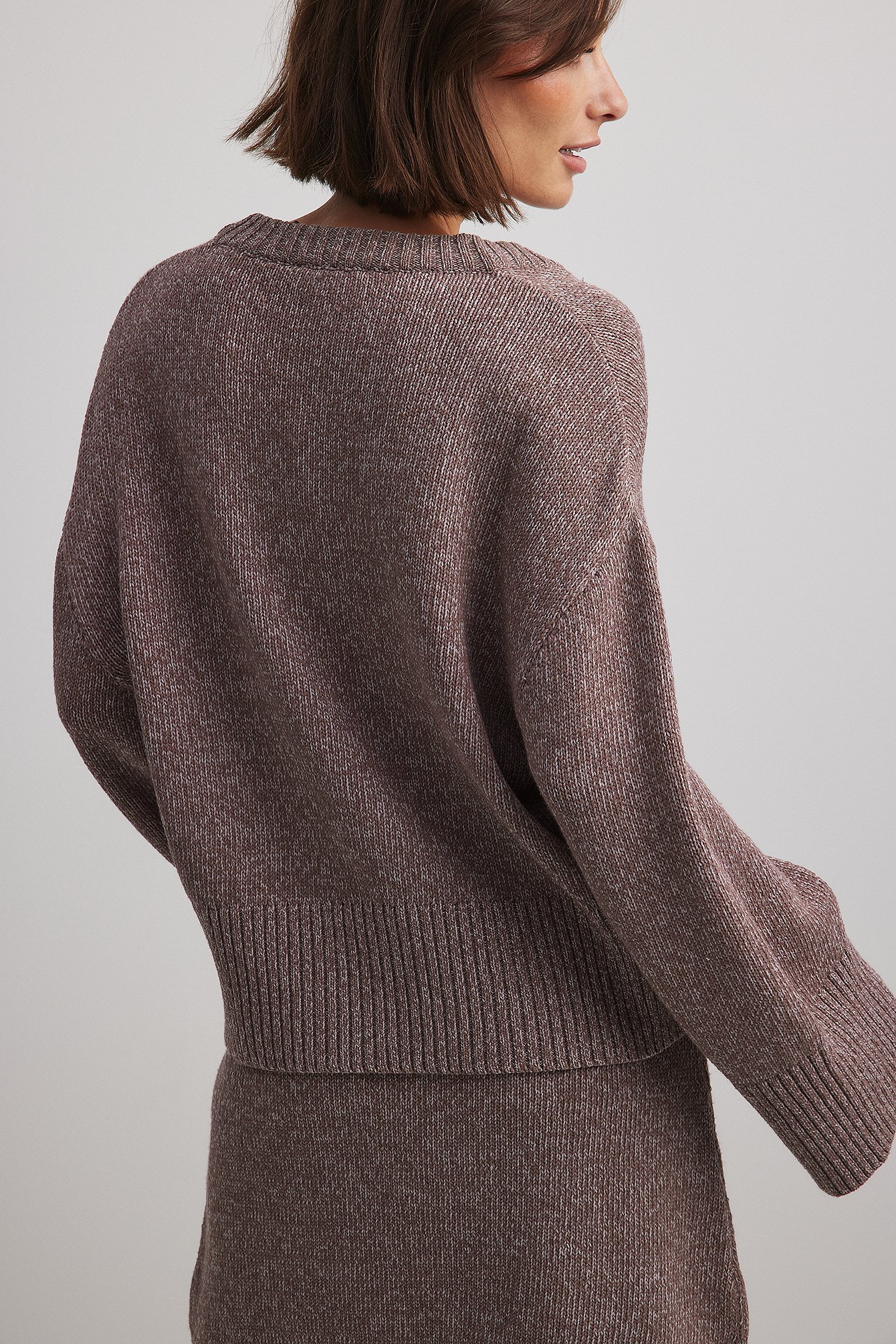 Strickpullover mit V-Ausschnitt und weiten Ärmeln