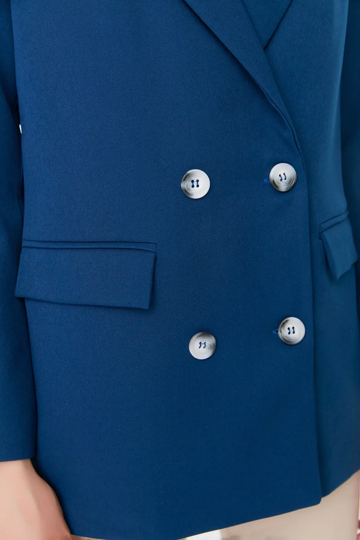 Trendyol Collection  Indigofarbener, regelmäßig gefütterter, zweireihiger, gewebter Blazer-Jacke TWOAW21CE0264