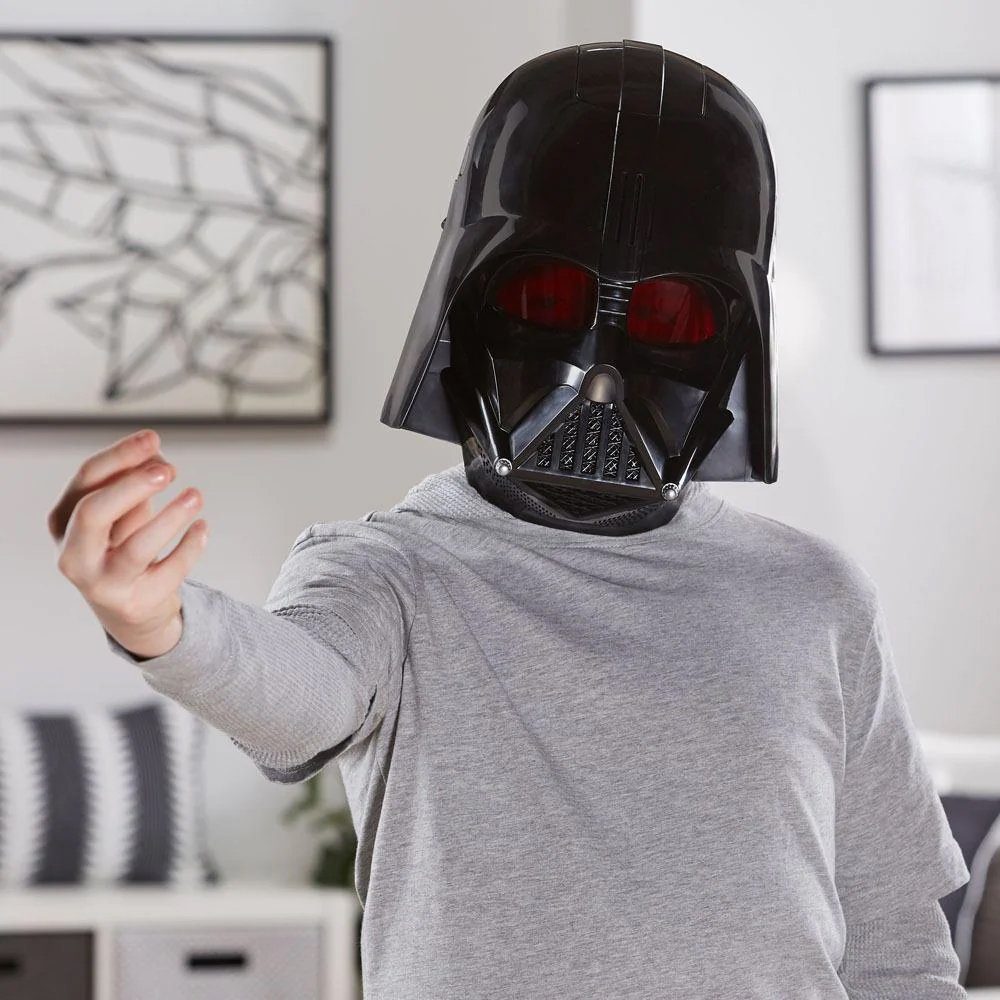 Hasbro Verkleidungsmaske Darth Vader mit Stimmenverzerrer, Komm auf die dunkle Seite mit nur einem Knopfdruck!