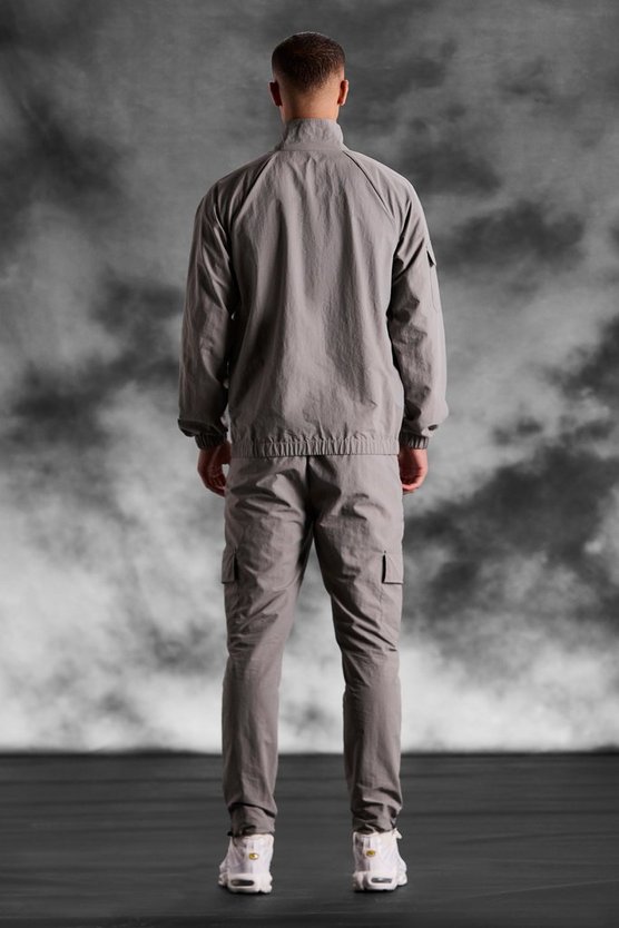 Matte Nylon Cargo-Jacke mit Trichterkragen