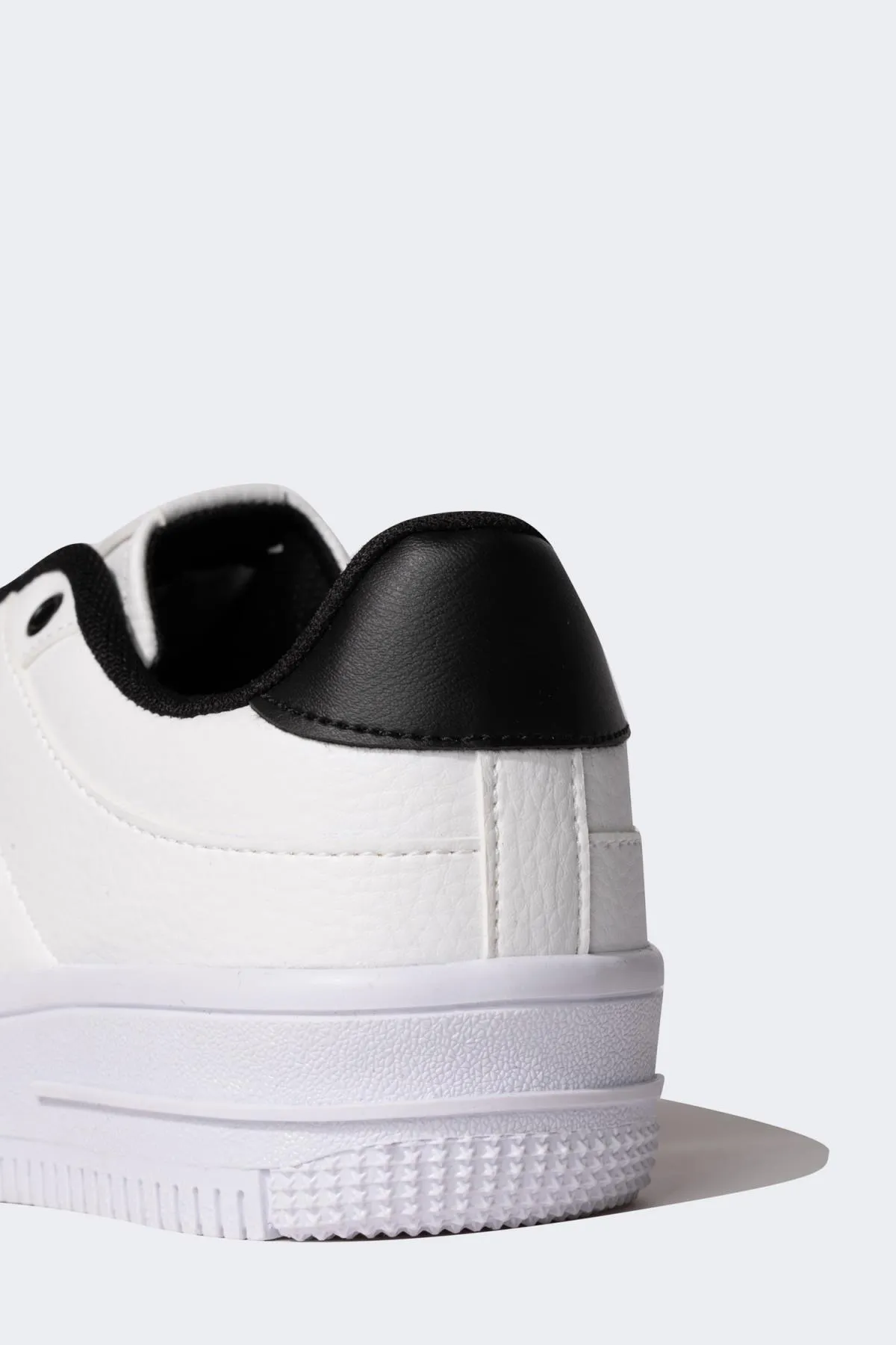DeFacto  Sneaker aus Kunstleder mit flacher Sohle für Jungen C1047a8ns