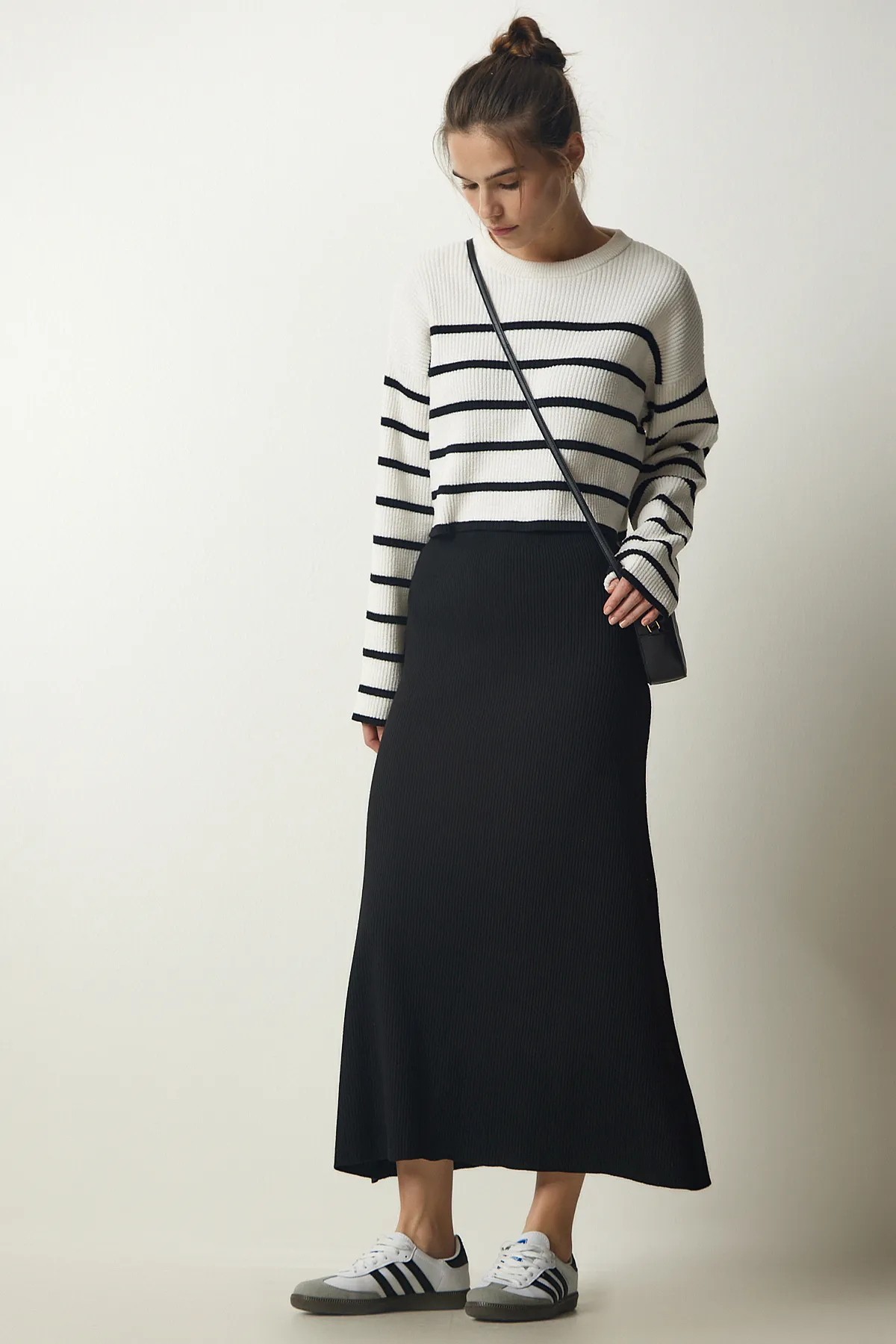 Happiness İstanbul  Schwarzer Strickrock aus Kordel für Damen PN00082